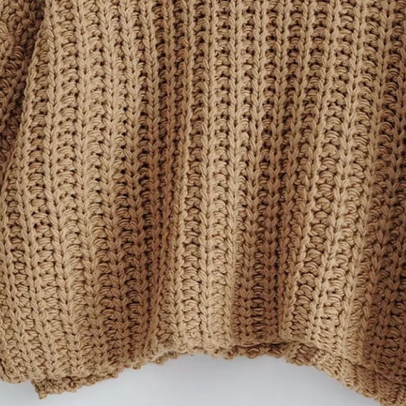 Chunky Camel Knit Turtleneck Pullover Sweater - Picture 6 of 6